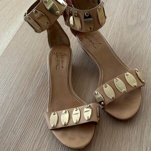 Badgley Mischka Tan Sandals with Gold Accents